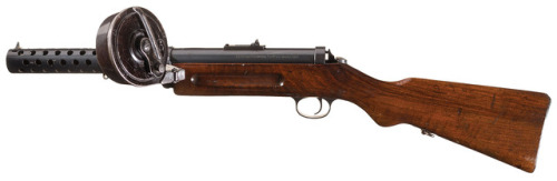 historicalfirearms: Bergmann MP18,I By 1915, the Imperial German Army had begun developing infiltrat