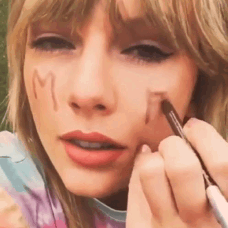 gemgemswift:  Taylor’s Spotify videos have been my favourite thing 💖👏🏻✨