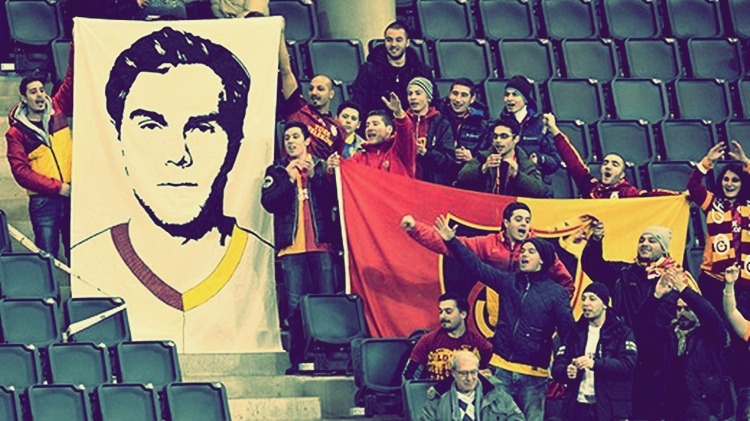 gorkemgorse:  İsveç milli takımının antrenmanında Elmander’e destekte bulunan