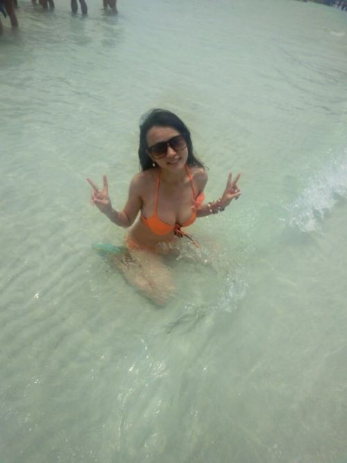 viewpro: friends，send me your naked wife，if interesting in my wife。