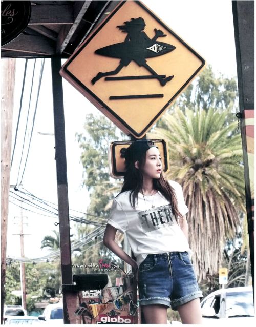 For Vogue Girl Korea, Dara was wearing Plac Jeans Her Printed T-shirt - $44 (￦49,000), Mary-21E