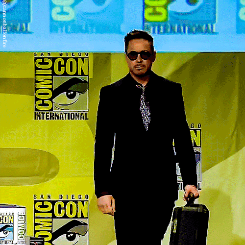 cannonballonfire:Robert Downey Jr. at the Official- Marvel’s The Avengers: Age of Ultron Cast Assemb