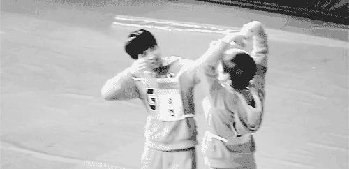 huang-zitao:  ”Woohyun &amp; Dongwoo's cute fanservice”   