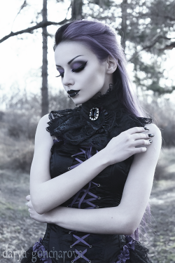Gothicandamazing:    Model/ Mua/Photo: Darya Goncharovacollar: Goldensteampunk Clothingdress: