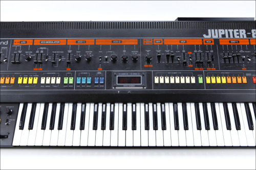 synthybassymofo:  when i’m rich, i have to own one of these :-)  