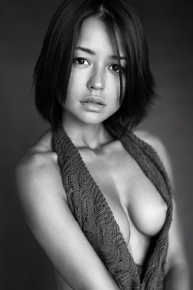 something-eyecatching: A little glimpse Md: Sasha Chzhan  Ph: Alexander Skripnikov