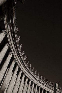 s-h-e-e-r:  Il Colonnato del Bernini Roman holidays  by nirmala176 on Flickr. 