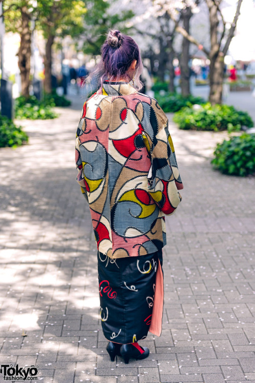 tokyo-fashion: Japanese fashion students Yui and Lina on the street in Tokyo. Yui is wearing a kimon