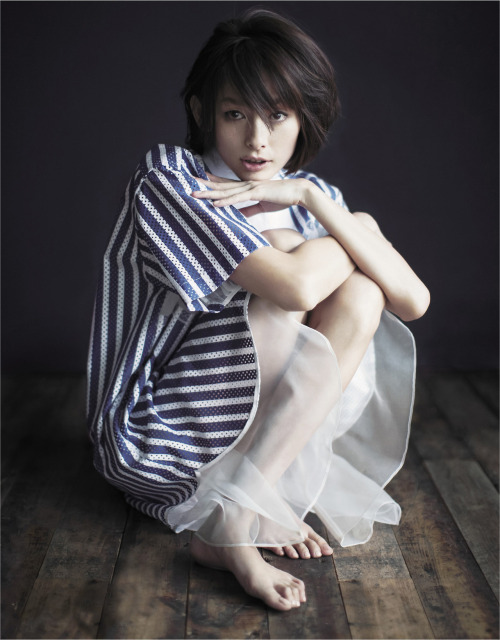 licoricewall: 石川亜沙美 (Asami Ishikawa): Dress magazine / sacai