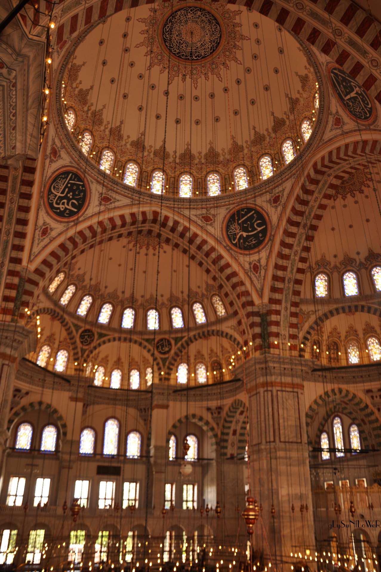 Fatih Camii ve Külliyesi, Fatih Sultan Mehmed tarafından İstanbul Fatih’te yaptırılmış olan cami ve külliyedir. Külliyede 16 adet medrese, darüşşifa (hastane), tabhane (konukevi) imarethane (aşevi), kütüphane ve hamam bulunmaktadır. Şehrin yedi...