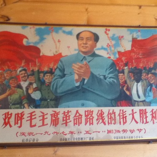 The black guy on the right kills me! Yay china!