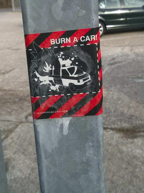 black-mosquito:  altes foto… von dem verbotenen Aufkleber »Burn a Car« mehr info’s hier 