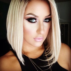 sissymelissa03:  gorgeous!    Love her makeup! ;) ♡♡♡