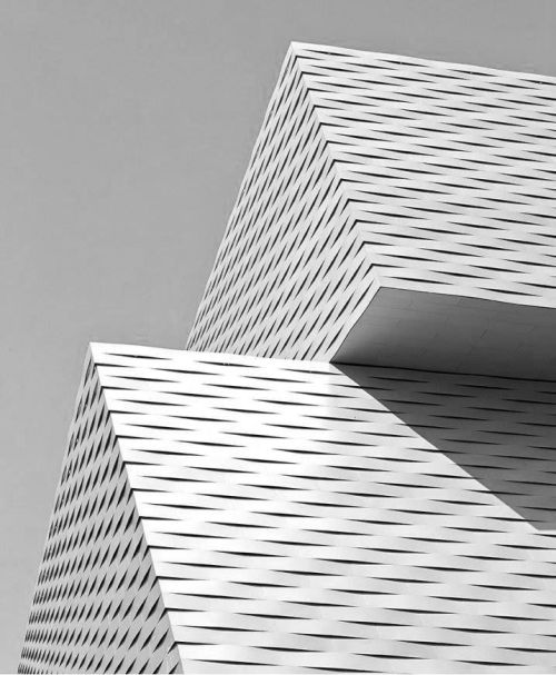 archillect:  http://twitter.com/archillect