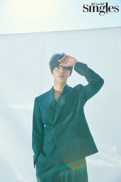 stylekorea:Yoon Si Yoon for Singles Korea March 2018. 