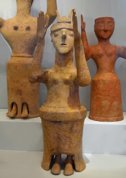 greek-museums:Archaeological Museum of Heraklion:Goddesses with upraised hands and the “Poppy Goddes