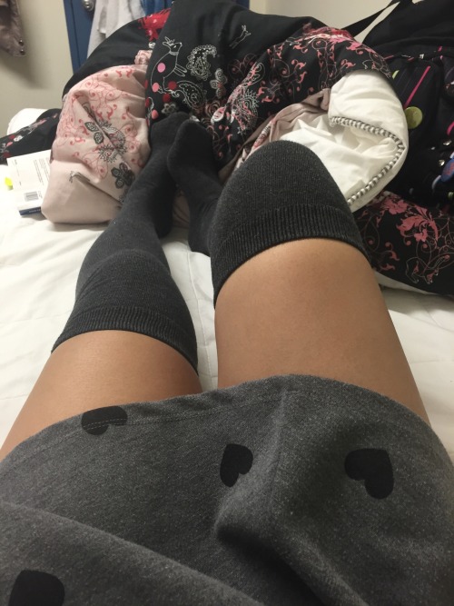 smalllittlething:  abeeman88:  smalllittlething:  I’m in love with this skirt!  That’s pretty, where did you get it?  It was a gift from a friend, so I’m not sure where you can get it 😅