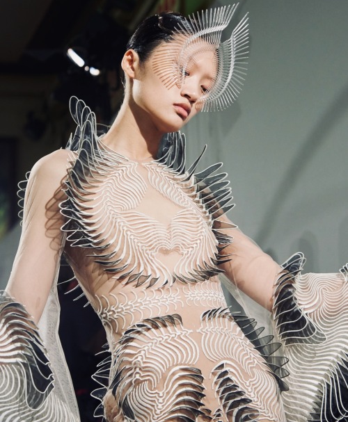 lacetulle:Iris van Herpen | Spring/Summer 2020 CoutureAttire for Irmo’s maiar