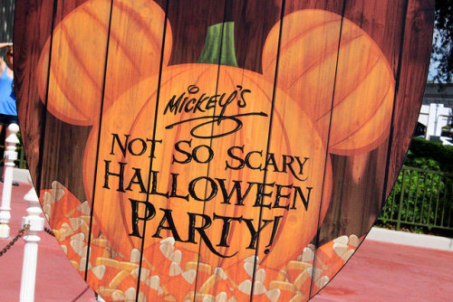 welldressedanddisneyobsessed: mickey’s not so scary halloween party by theganjagrouch on flick