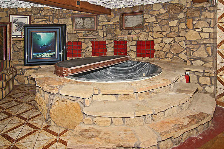 piercingsandink:  ryanpanos:  The Ugliest House In America | Via Designers with