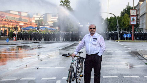 queeranarchism:  60 year old historian Martin Bühler (who identified himself to the press, I do not identify activists without consent) appears to ‘photobomb’ a lot of media images of the G20 in Hamburg. In reality he is a long time observer documenting