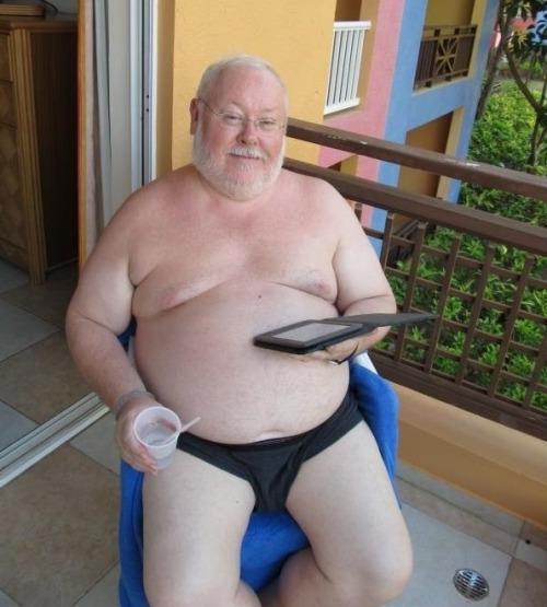 arthurmexdf:  gotsilver:  he is gorgeous  Súper cachondo !!!! Ese daddy