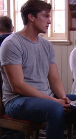 fat-male-celebrities:  Such a soft and round peer shape 