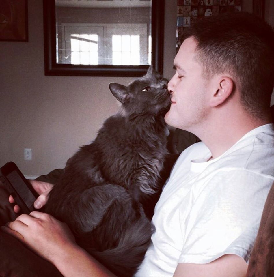 catsbeaversandducks:  “All you need is love… and a cat.” Photos via Real Men