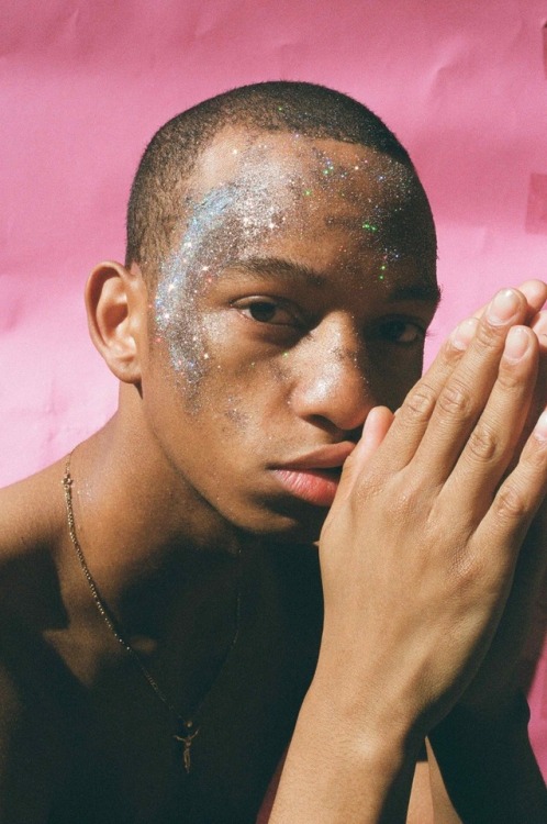 quillemons:I’m a 19 year old black boy from South Philly premiering my first photo series “GLITTERBO