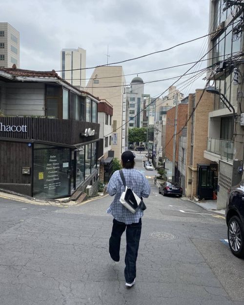 straykidsupdate: realstraykids:Idiot bread who is having fun because it didn’t rain…Photo By. Big Br