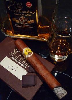 cigarconnoisseur:  Bolivar Coronas Extras and Varadero Añejo 15 Años