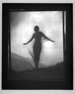 mujeresartistas:  Anne Brigman - The Breeze