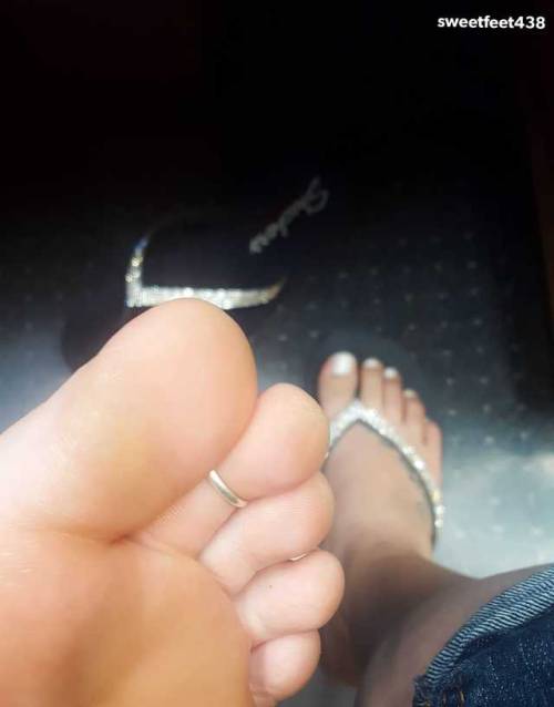 sweetfeet438: How can I get any work done, when these are the type of pictures I get mid-day?