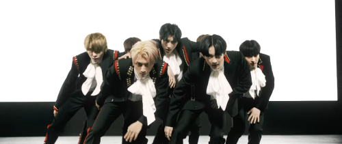 Okay ONE MORE PROMPTso Uhm Remember That Choreo In Enha Which Looks Like They're A Lion Or Smth Coming