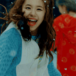Chaeyoung In Knock Knock No Need For That Golden Tumbex