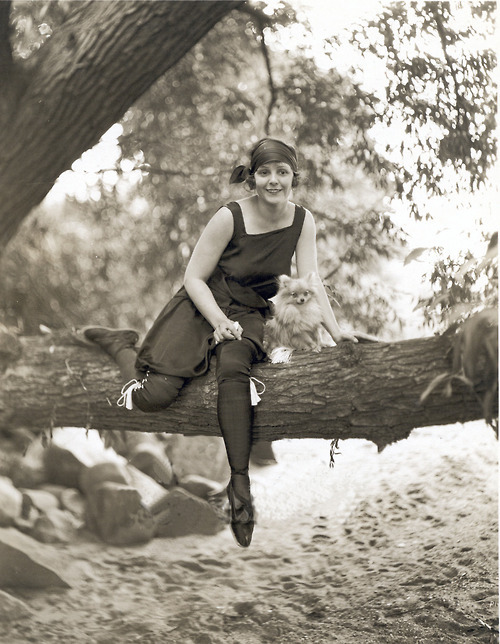 Flappers, 1920s (click to enlarge)