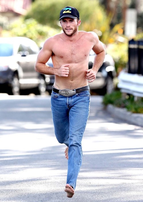 takemetobedandlosemeforever:  Scott Eastwood 