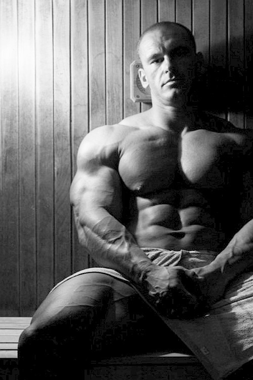 bbfan:  Fantastic shot -Anyone know the I.D. of this Hunk?