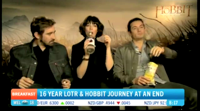 captain-chris-pike:  foreverfacepalming:  sanverscorp: Vodka and Popcorn | Party!Elves