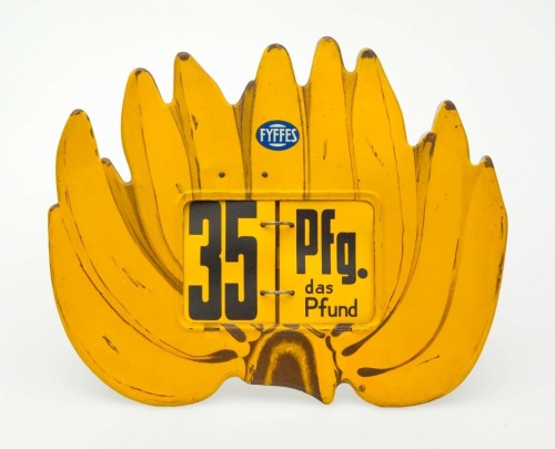 FYFFES Bananas display with flexible price sheet, 1930. Germany. DHM. SourceElders &amp; Fyffes, a B