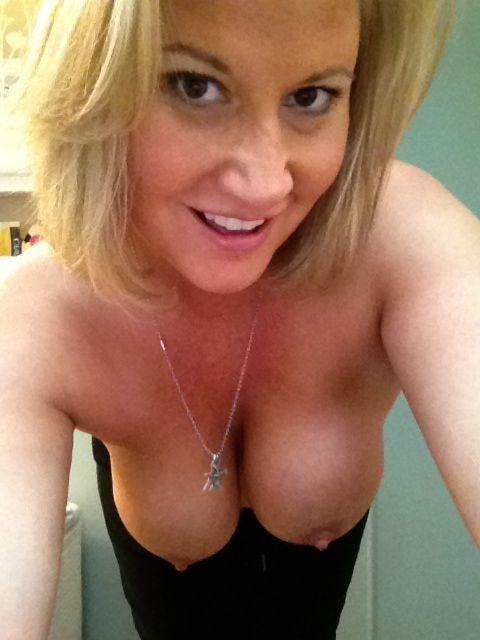 b1ueice12:  (via http://thefappening.so/wp-content/uploads/2015/01/Tammy-Lynn-Sytch-Naked-001.jpg)