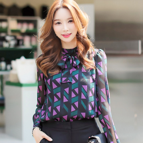 Retro geometric print blouse! Tops with neckties are popular this season!https://goo.gl/2x4sXC