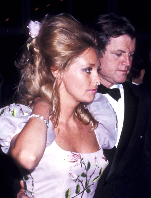 May 27, 1971 - Other pics of Joan & Ted attending the Kennedy Center Arts Preview Gala at the Ke