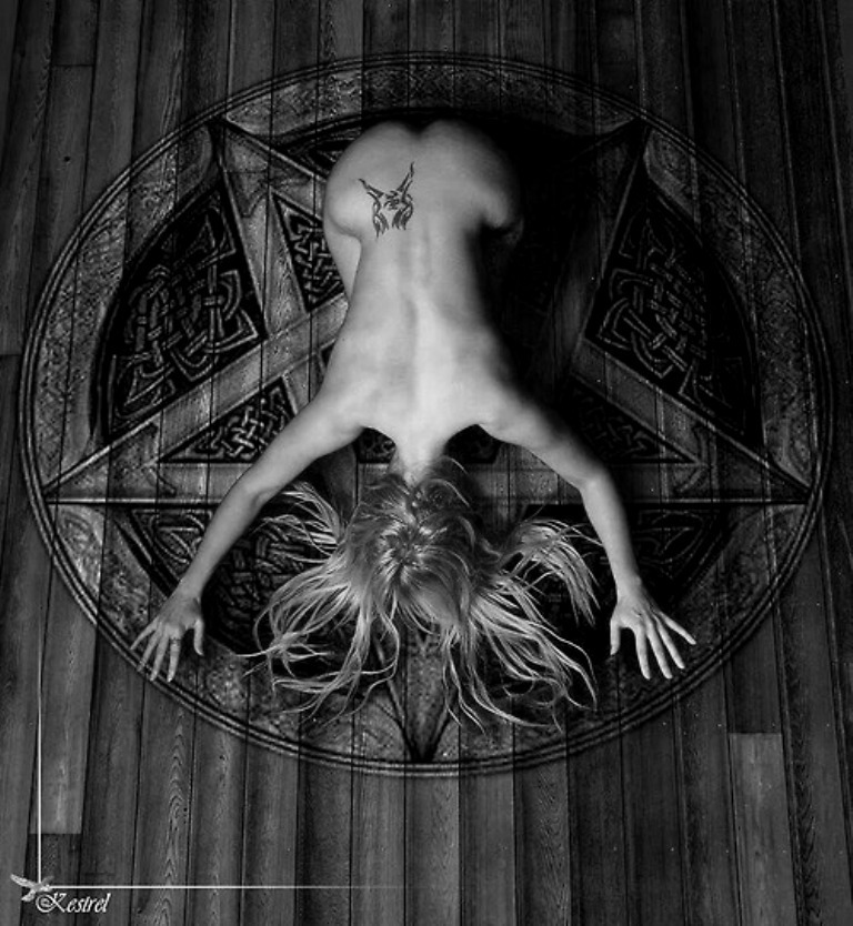 iamsophiebee:  HAIL SATAN 666 