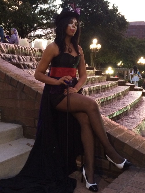 cosplayingwhileblack:  rosebelle87:  Lady Facilier- Dr. Facilier 2014  SUBMISSION 