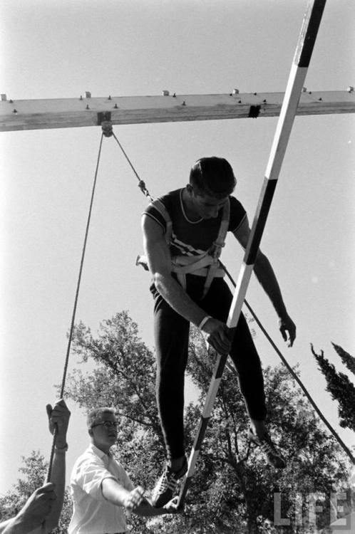 High jump training(Loomis Dean. 1956)