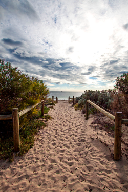 plasmatics-life:  Beach ~ By Bülent Bildik 