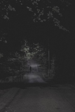 visual-vibrance11:  Loner in the Dark