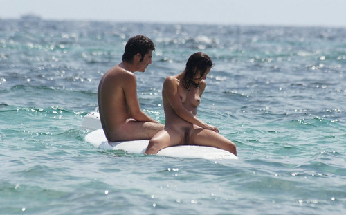 publicnudists:  Join the nude community @ https://www.facebook.com/pages/Being-Nude/502610196494907