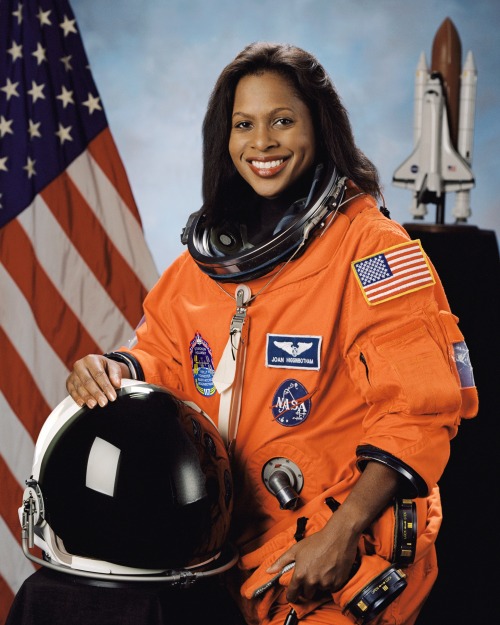 theoriginalblackwoman:  A Salute to Sistas in Space (From top to bottom and the order in which they went into space) Dr. Mae C. Jemison Stephanie D. Wilson Joan Higginbotham Dr. Yvonne Cagle Jeanette J. Epps Source: 5 Black Female Astronauts You Should